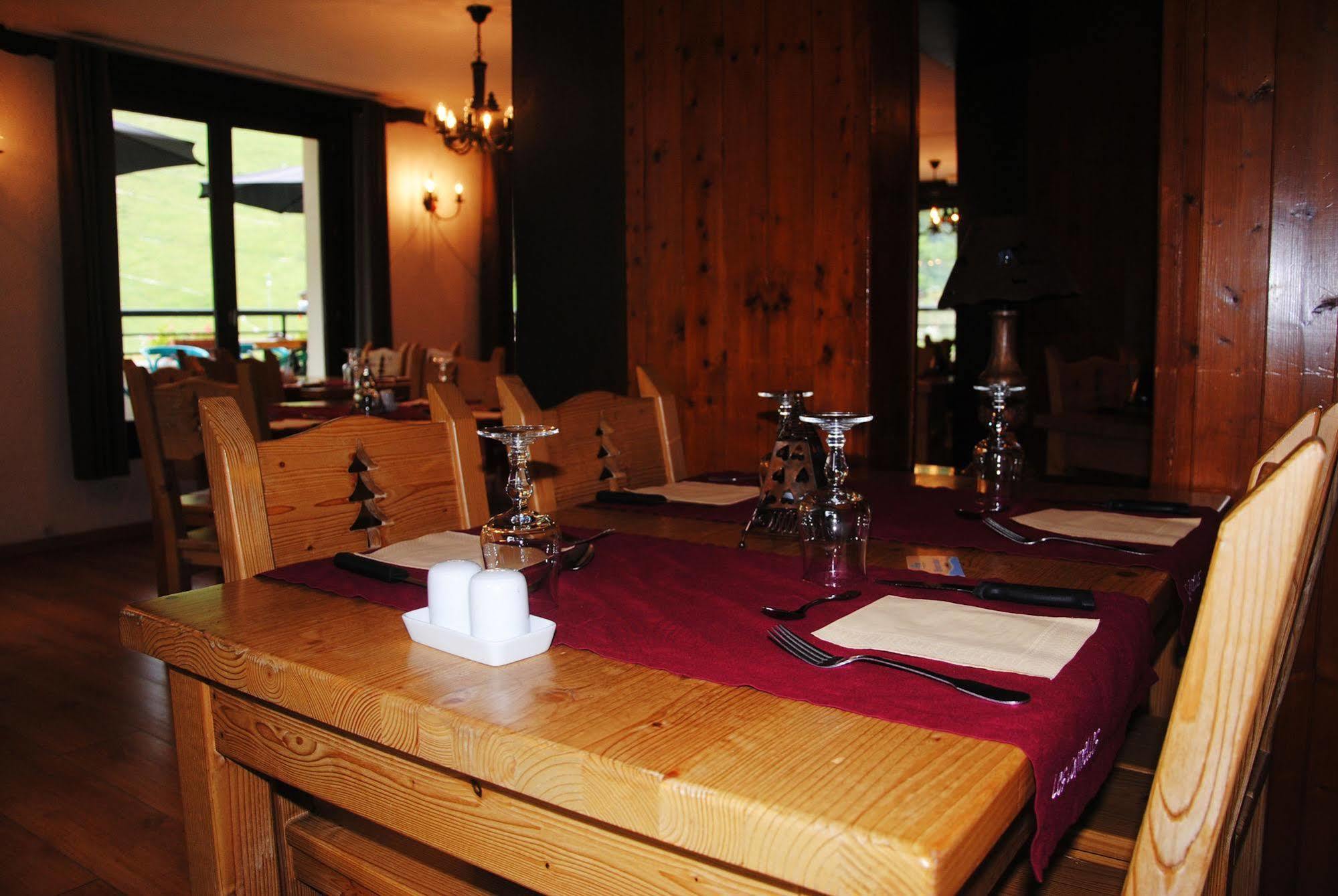 Hotel Les Combelles Châtel 외부 사진