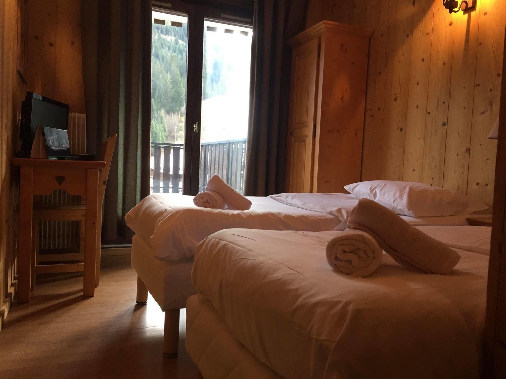 Hotel Les Combelles Châtel 외부 사진